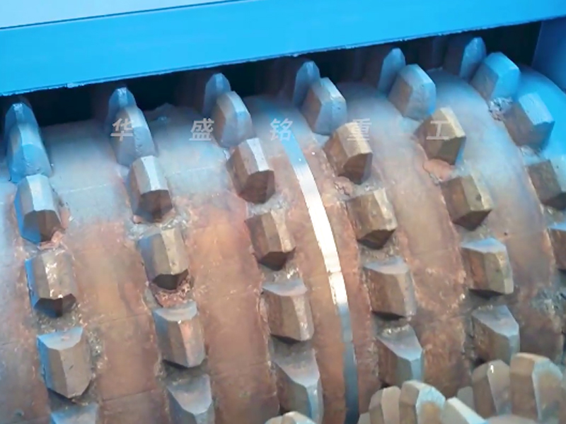 2PGC600x900型齒輥破碎機發往內蒙 鄂爾多斯現場破碎硅鐵 2PGC600x900型齒輥破碎機發往內蒙 鄂爾多斯現場破碎硅鐵